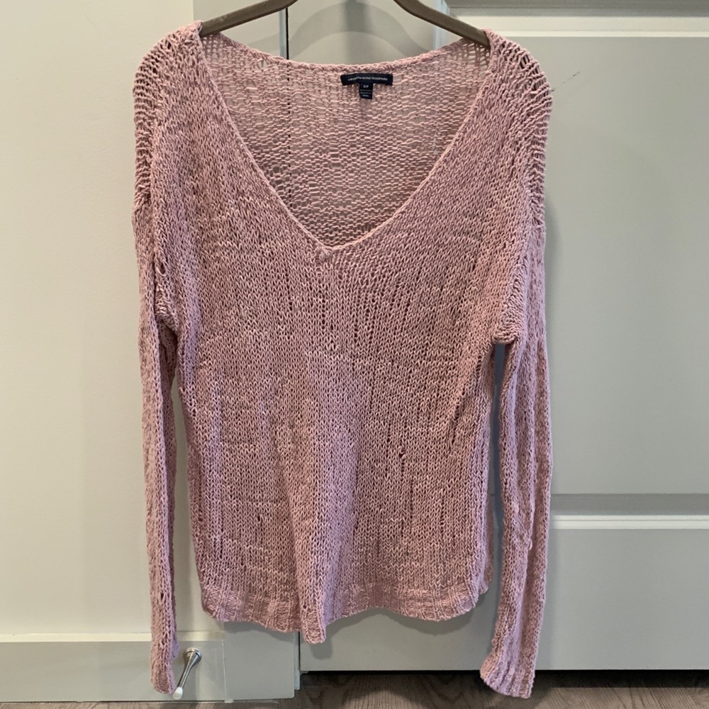 AMERICAN EAGLE - pink long sleeve v neck sweater, size S, in great condition